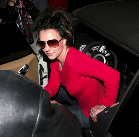 Here are some pictures of Britney Spears being Festive in Red this Christmas