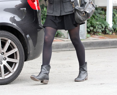 Anna Paquin's Lesbian Pantyhose Legs of the Day