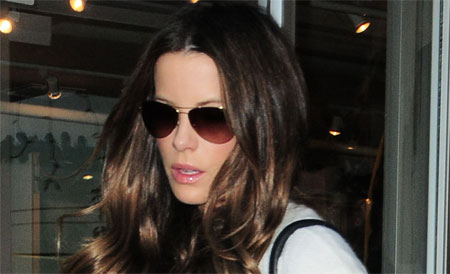 Here's hot mom Kate Beckinsale not crawling around on all fours not bending